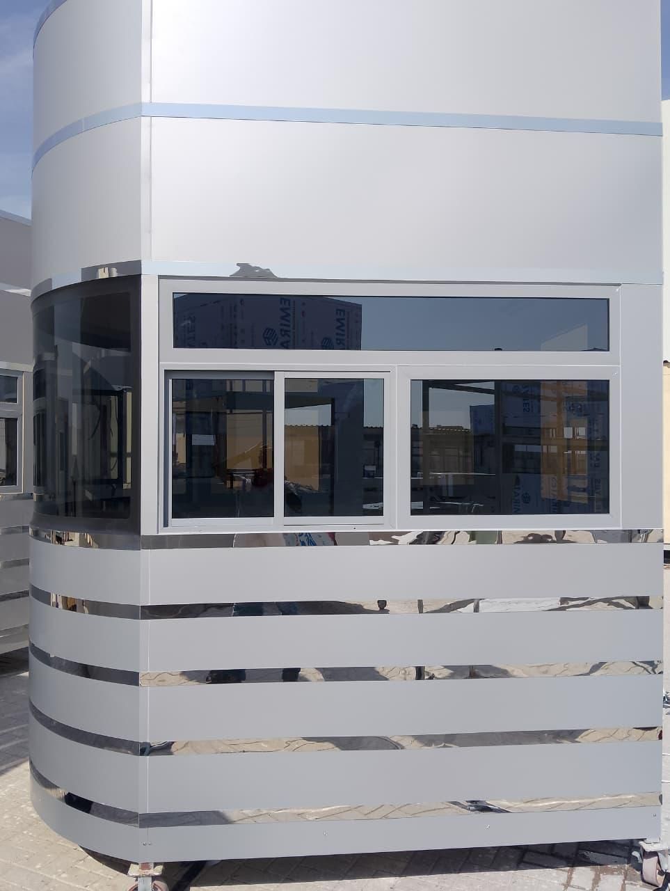 Sliding windows with fixed transom above